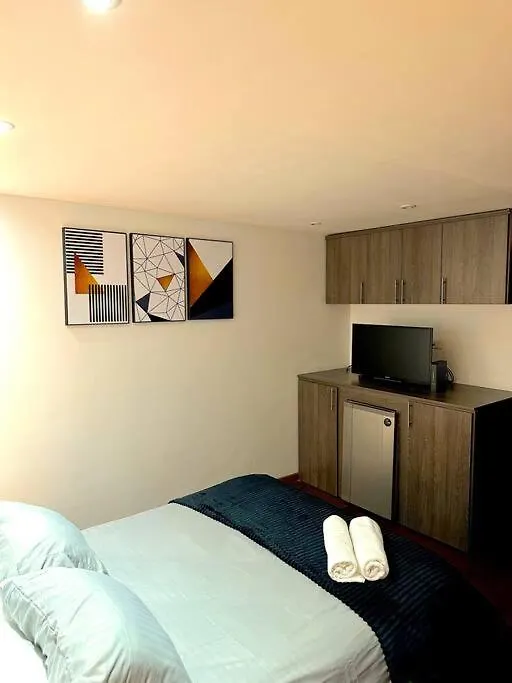 Kyoto Loft: Tranquil Apartment with High-Speed WiFi Bogota Colombia